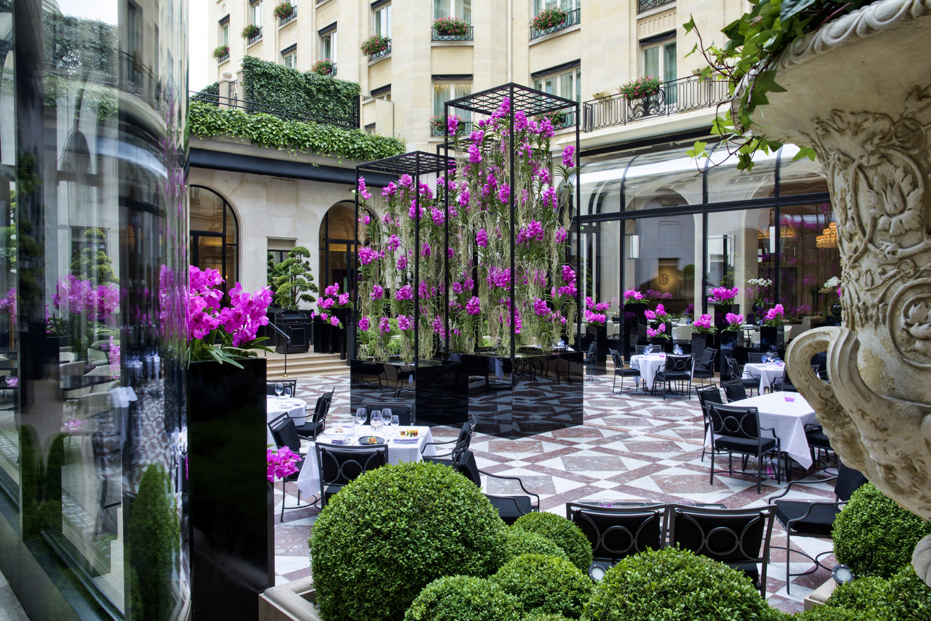 Four Seasons Hotel George V — 1