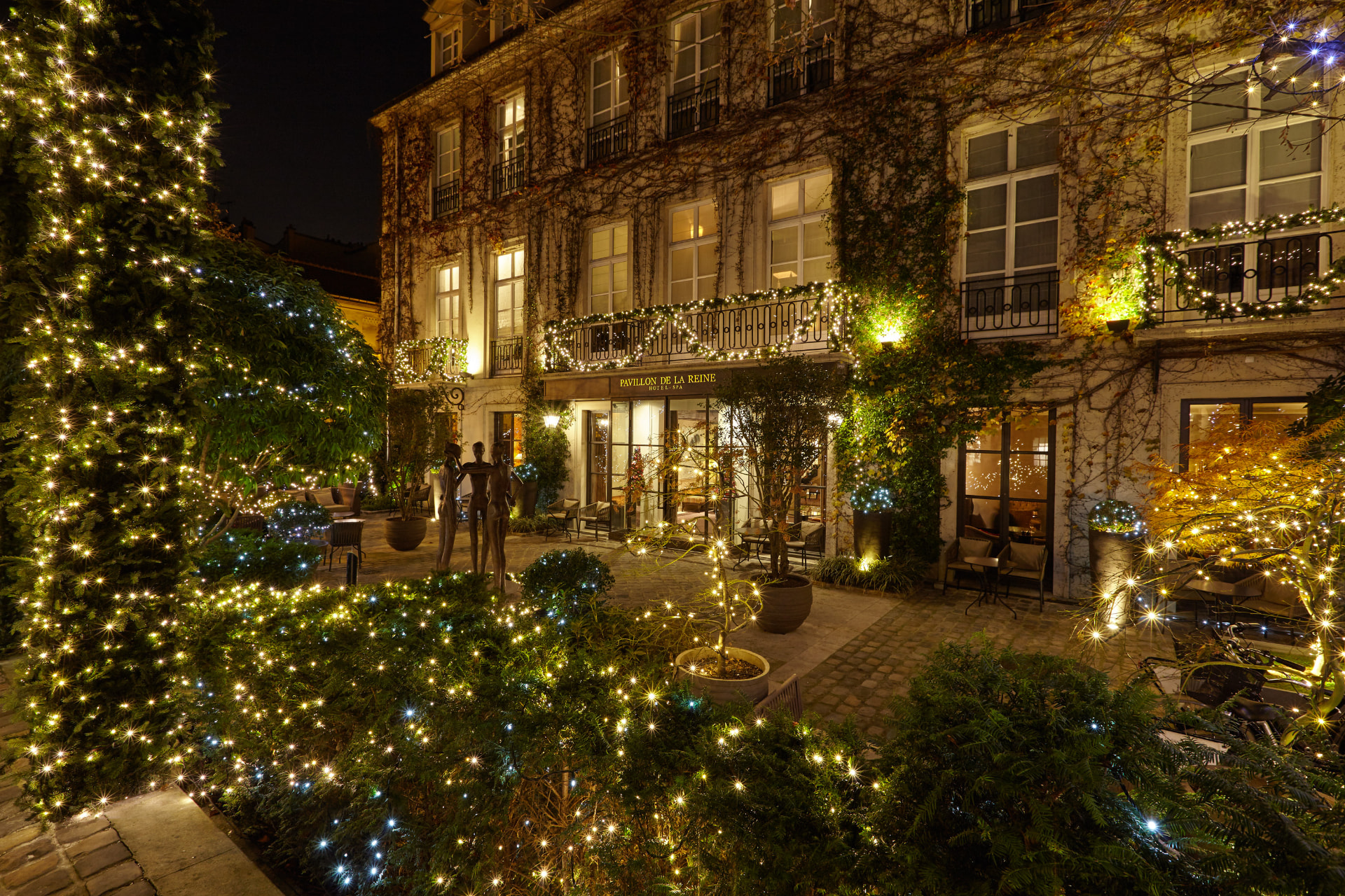 Le Pavillon de la Reine — 7