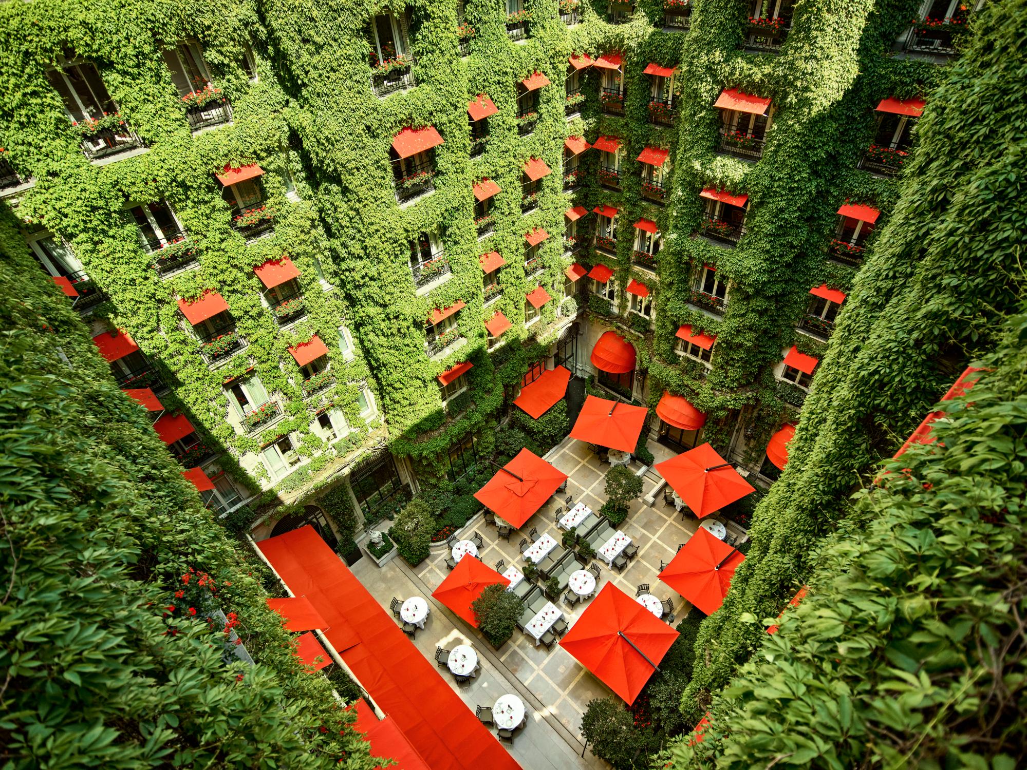 Hôtel Plaza Athénée — 1