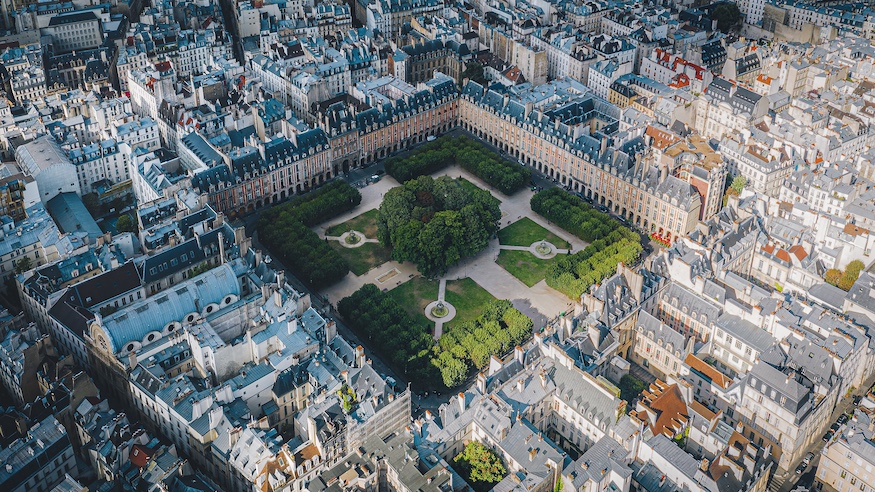 Le Pavillon de la Reine — 8
